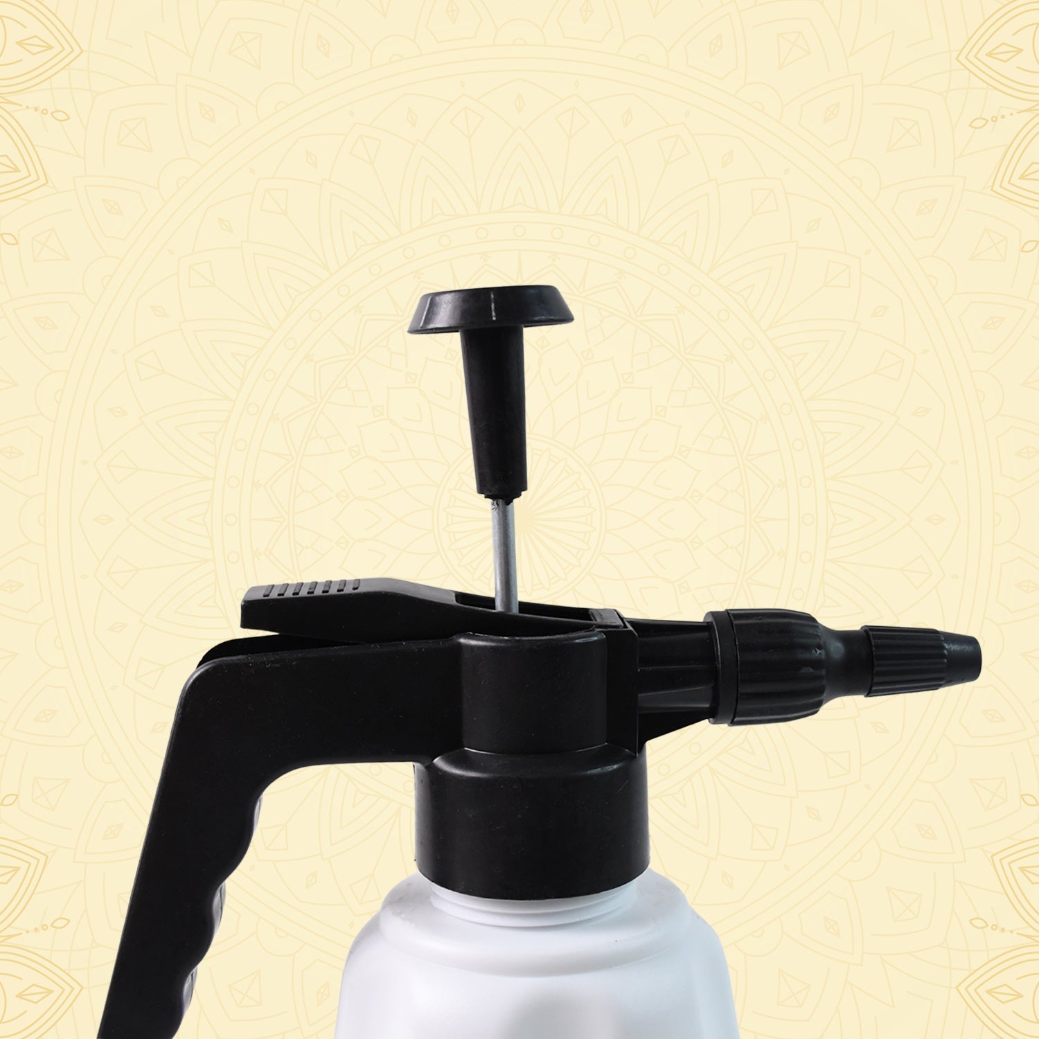 1.5L Heavy-Duty Plastic Pressure Spray Bottle with Adjustable Nozzle 1.5L Heavy-Duty Plastic Pressure Spray Bottle with Adjustable Nozzle